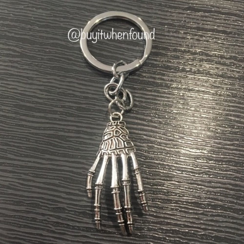 Skeleton Hand Hallowweesj Steam Punk Gothic Skull Keychain